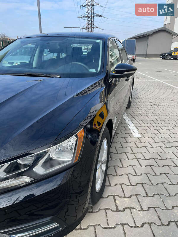 Седан Volkswagen Passat 2016 в Ивано-Франковске