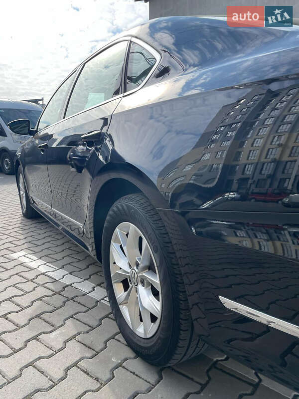 Седан Volkswagen Passat 2016 в Ивано-Франковске