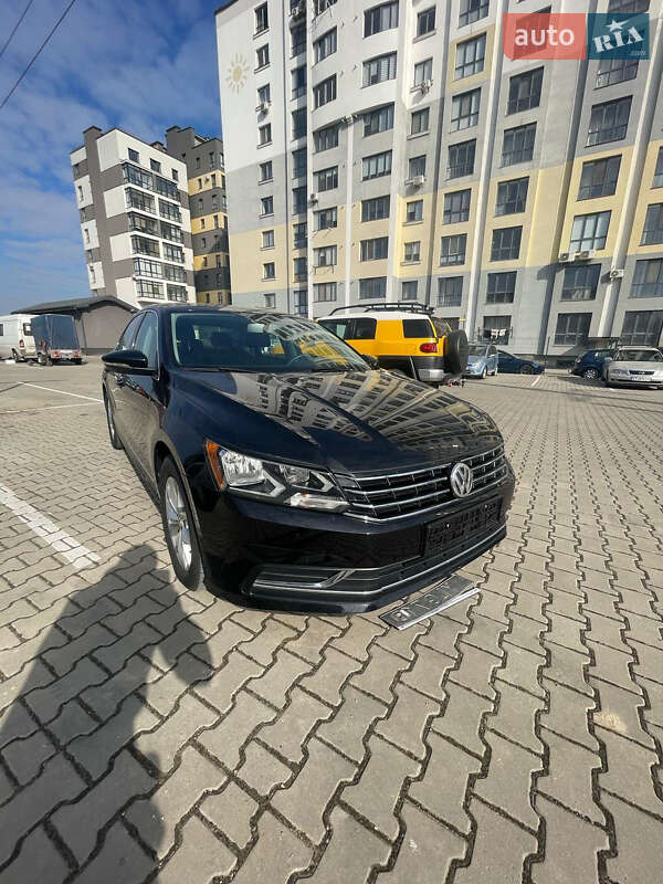 Седан Volkswagen Passat 2016 в Ивано-Франковске