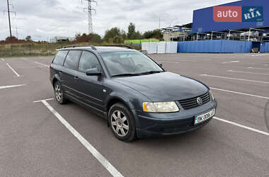 Універсал Volkswagen Passat 2000 в Рівному