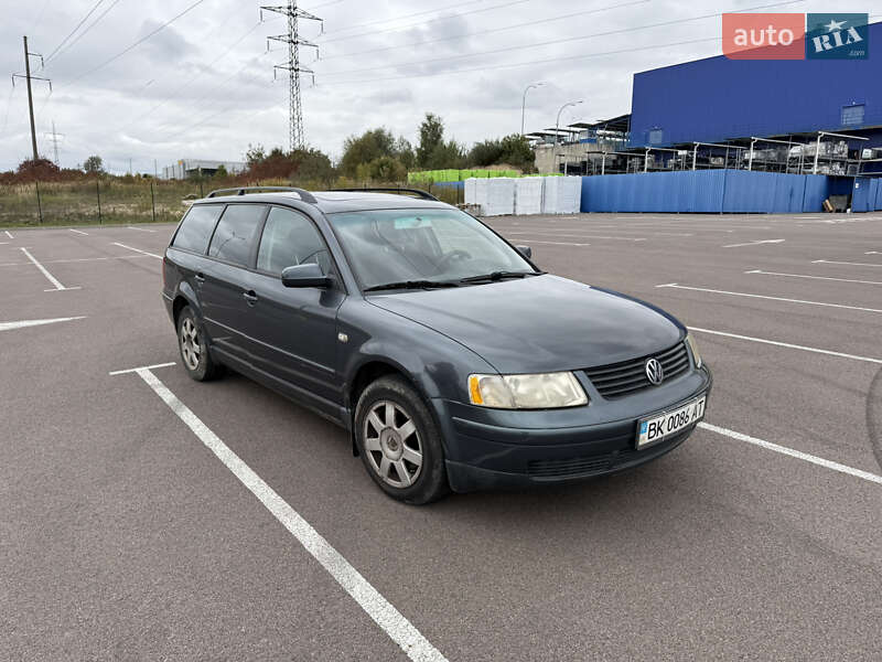 Універсал Volkswagen Passat 2000 в Рівному