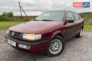 Седан Volkswagen Passat 1996 в Золочеве