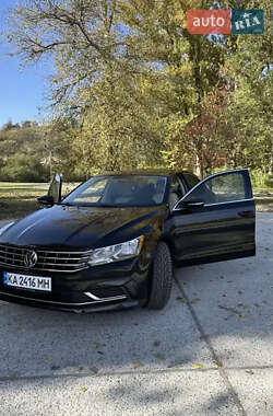 Седан Volkswagen Passat 2018 в Киеве