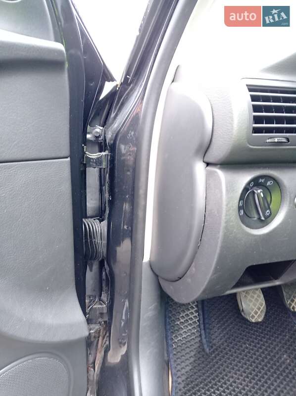 Універсал Volkswagen Passat 2004 в Чернівцях фото 34 Універсал Volkswagen Passat 2004 в Чернівцях