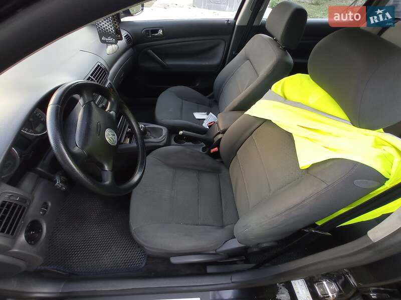 Універсал Volkswagen Passat 2004 в Чернівцях фото 54 Універсал Volkswagen Passat 2004 в Чернівцях