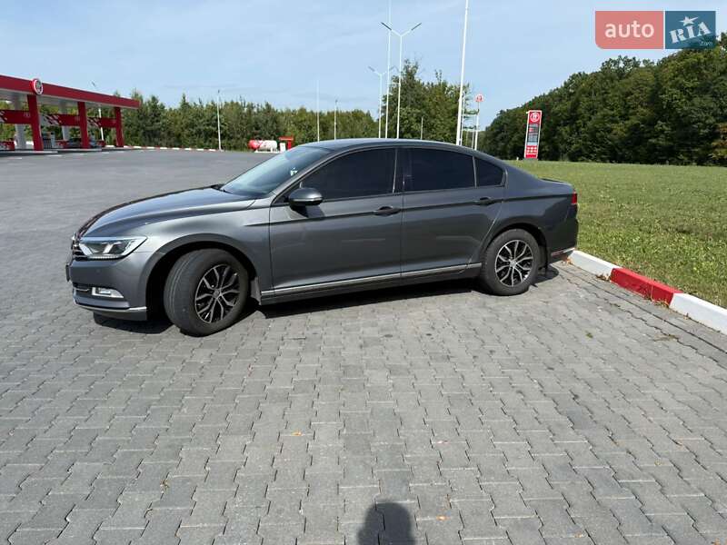 Седан Volkswagen Passat 2016 в Чернівцях