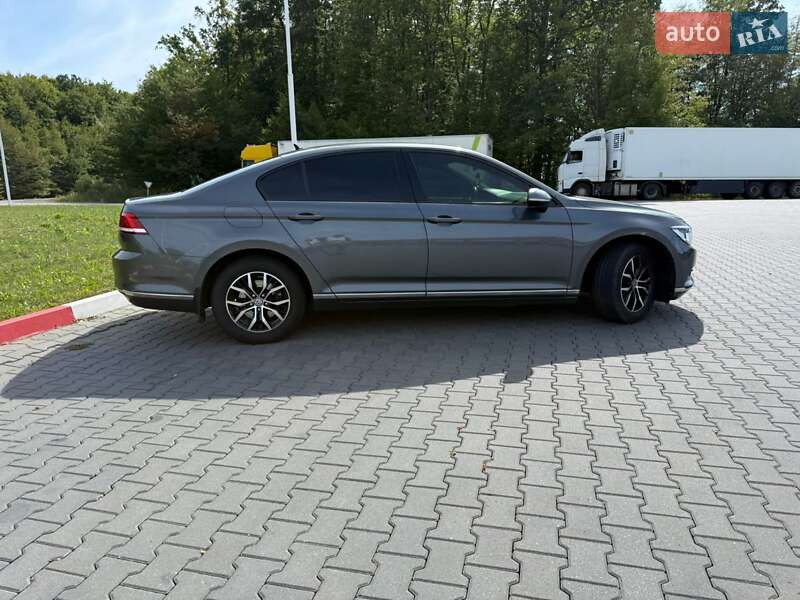 Седан Volkswagen Passat 2016 в Чернівцях