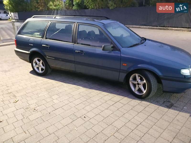 Універсал Volkswagen Passat 1994 в Сваляві