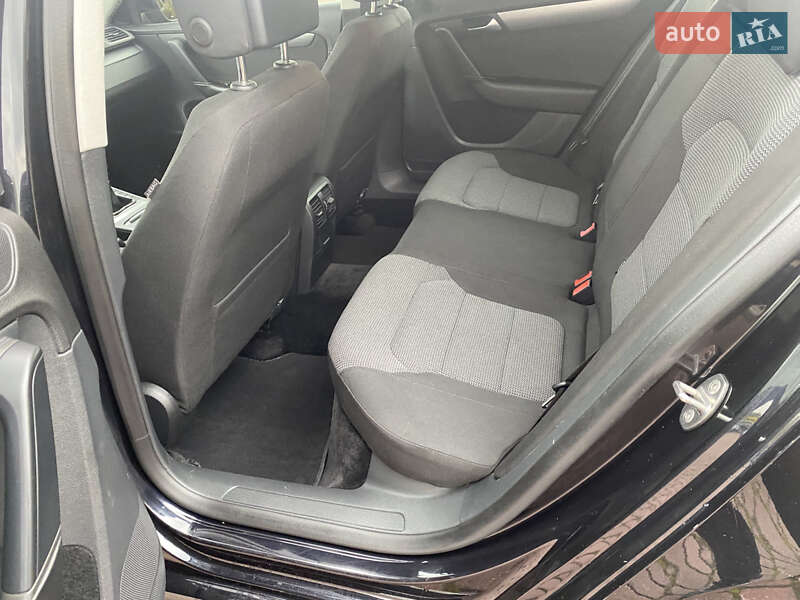 Седан Volkswagen Passat 2011 в Львове