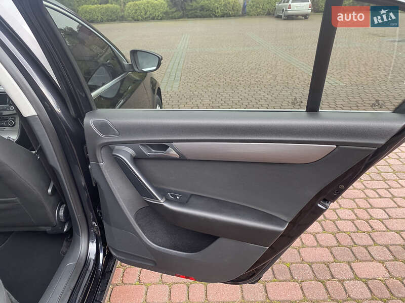 Седан Volkswagen Passat 2011 в Львове