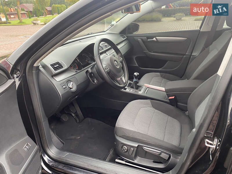 Седан Volkswagen Passat 2011 в Львове