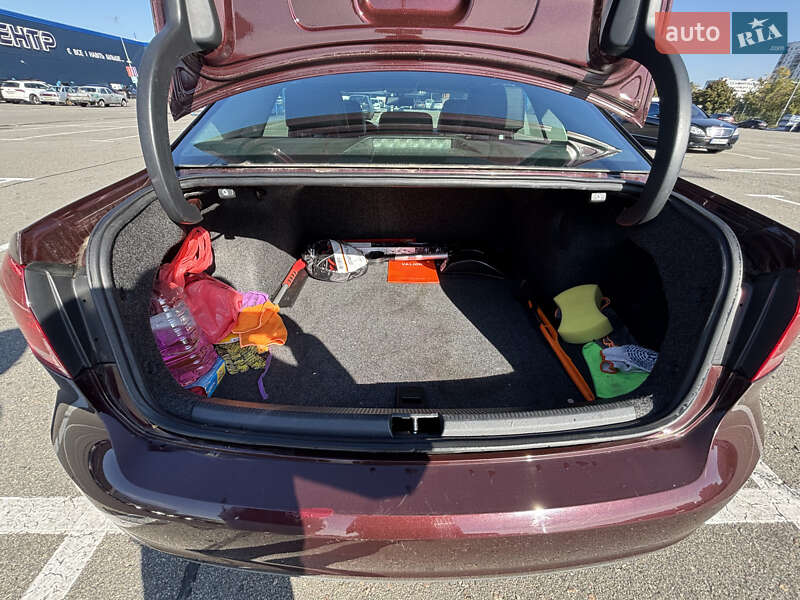 Седан Volkswagen Passat 2013 в Киеве