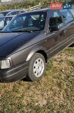 Универсал Volkswagen Passat 1990 в Сарнах