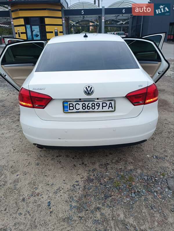 Седан Volkswagen Passat 2012 в Львове