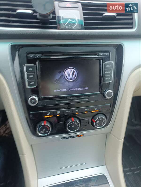 Седан Volkswagen Passat 2012 в Львове