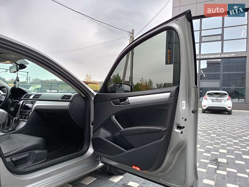 Седан Volkswagen Passat 2012 в Шепетівці