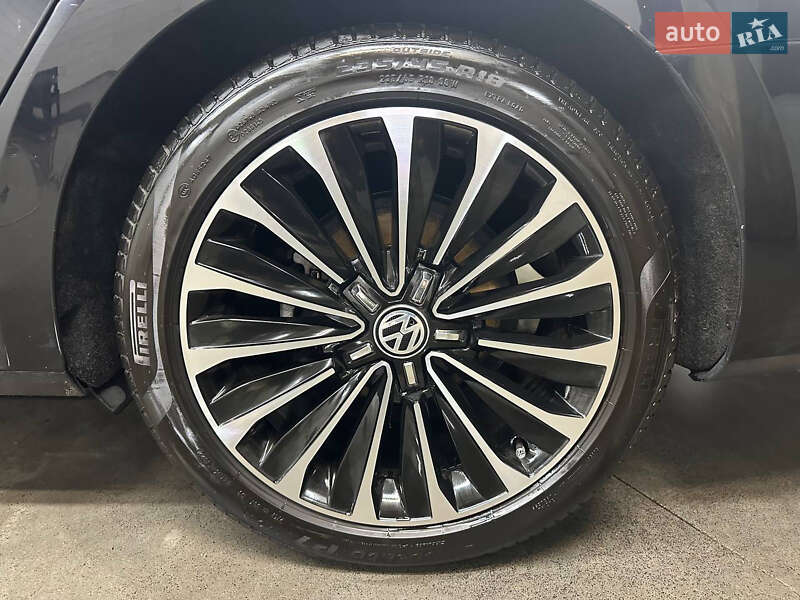 Седан Volkswagen Passat 2018 в Киеве фото 12 Седан Volkswagen Passat 2018 в Киеве