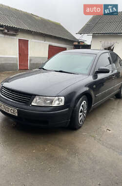 Седан Volkswagen Passat 1998 в Бучачі