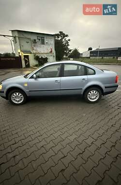 Седан Volkswagen Passat 1998 в Чернівцях