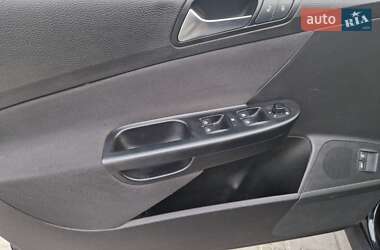 Седан Volkswagen Passat 2009 в  фото 21 Седан Volkswagen Passat 2009 в