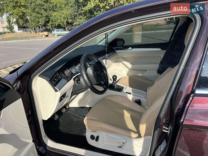 Седан Volkswagen Passat 2016 в Кропивницькому