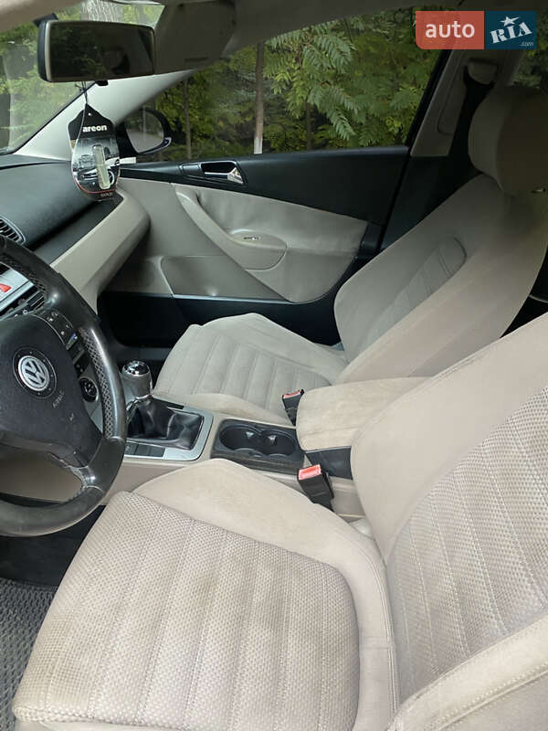 Седан Volkswagen Passat 2005 в Сваляві фото 8 Седан Volkswagen Passat 2005 в Сваляві