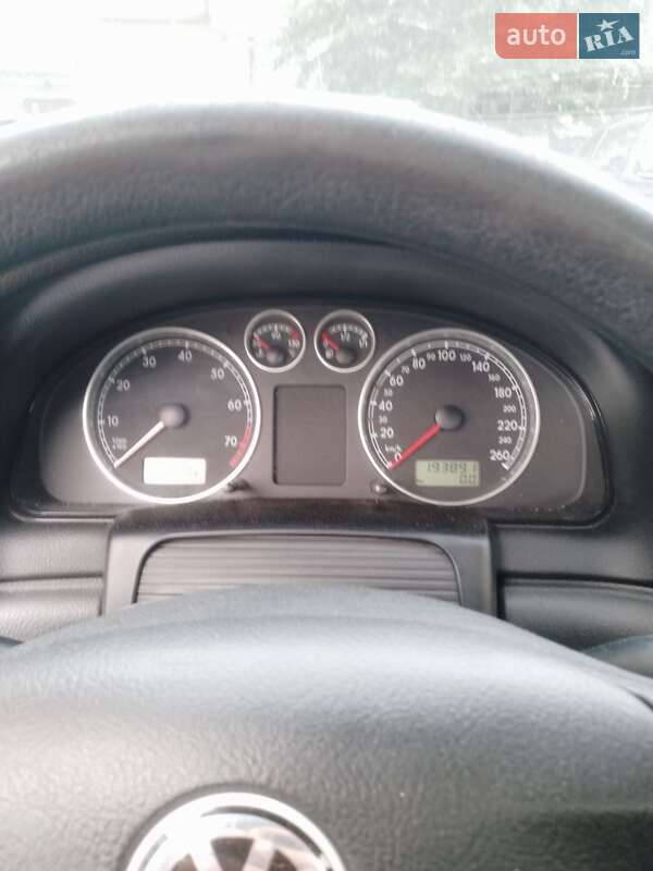 Седан Volkswagen Passat 2001 в Мироновке