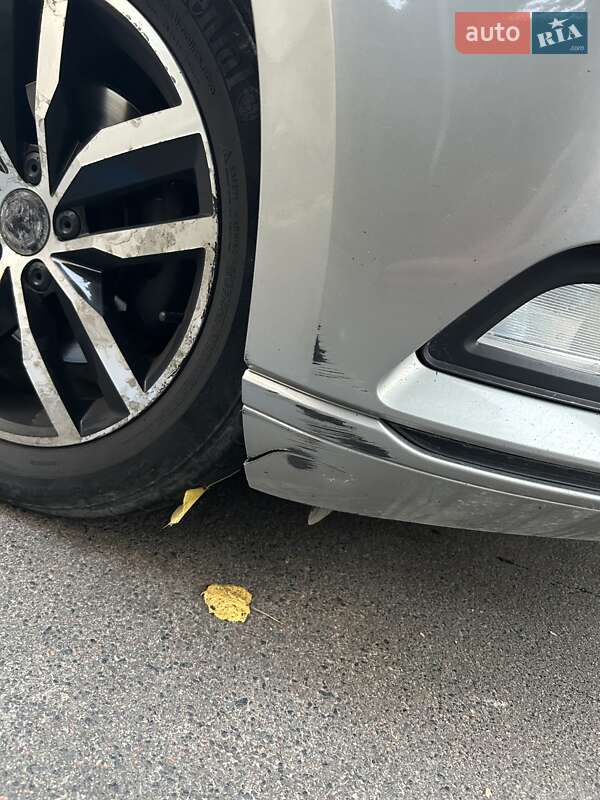 Седан Volkswagen Passat 2015 в Пустомытах