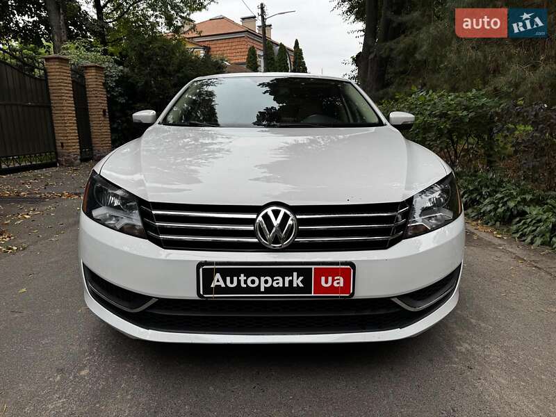 Седан Volkswagen Passat 2012 в Киеве