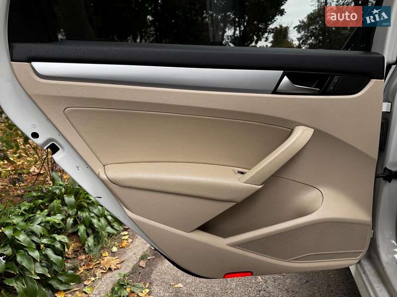 Седан Volkswagen Passat 2012 в Киеве