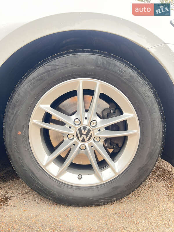 Универсал Volkswagen Passat 2015 в Житомире фото 9 Универсал Volkswagen Passat 2015 в Житомире