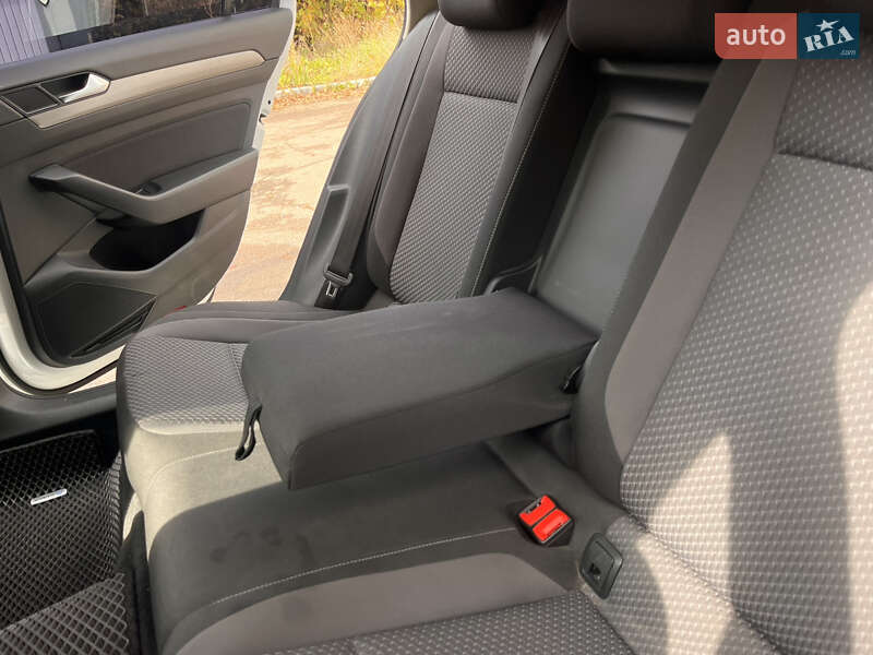 Универсал Volkswagen Passat 2015 в Житомире фото 13 Универсал Volkswagen Passat 2015 в Житомире