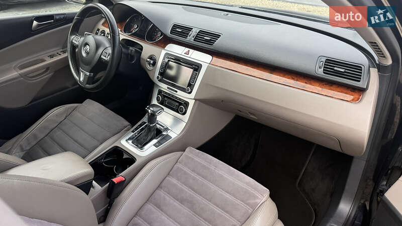 Седан Volkswagen Passat 2010 в Калуше
