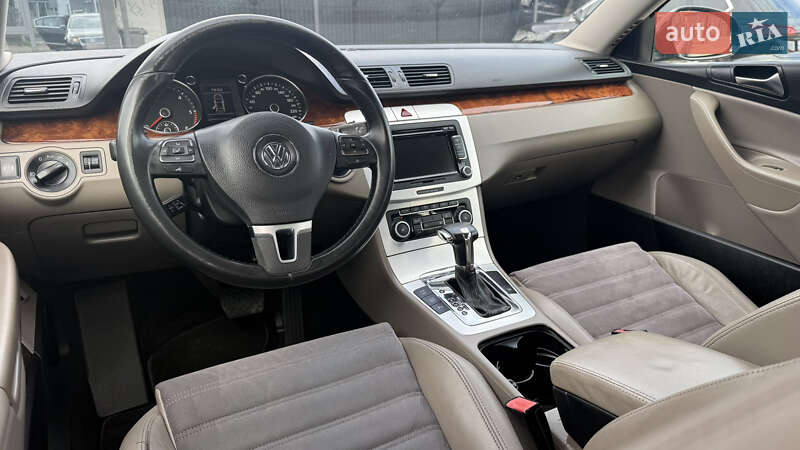 Седан Volkswagen Passat 2010 в Калуше