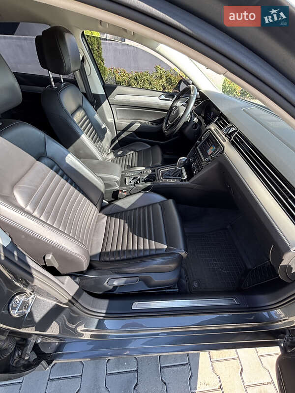 Седан Volkswagen Passat 2016 в Южном