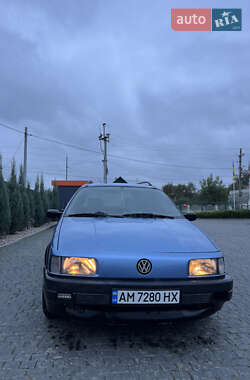 Універсал Volkswagen Passat 1993 в Коростишеві