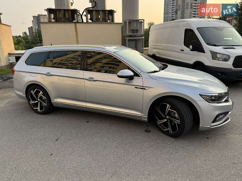 Универсал Volkswagen Passat 2022 в Киеве фото 5 Универсал Volkswagen Passat 2022 в Киеве