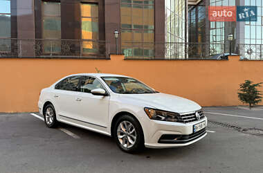 Седан Volkswagen Passat 2015 в Одесі