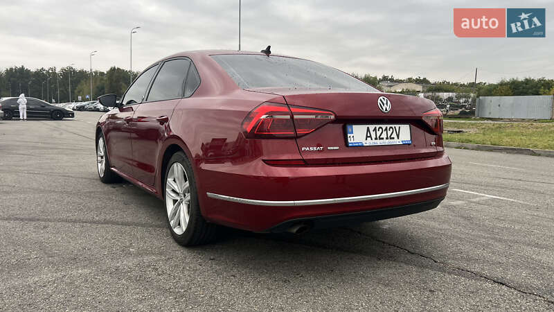 Седан Volkswagen Passat 2018 в Киеве