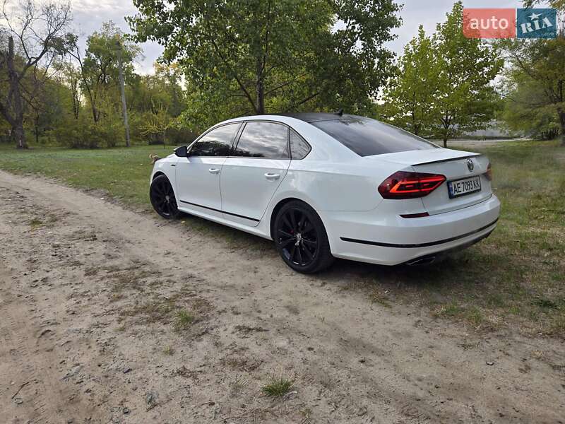 Седан Volkswagen Passat 2018 в Днепре
