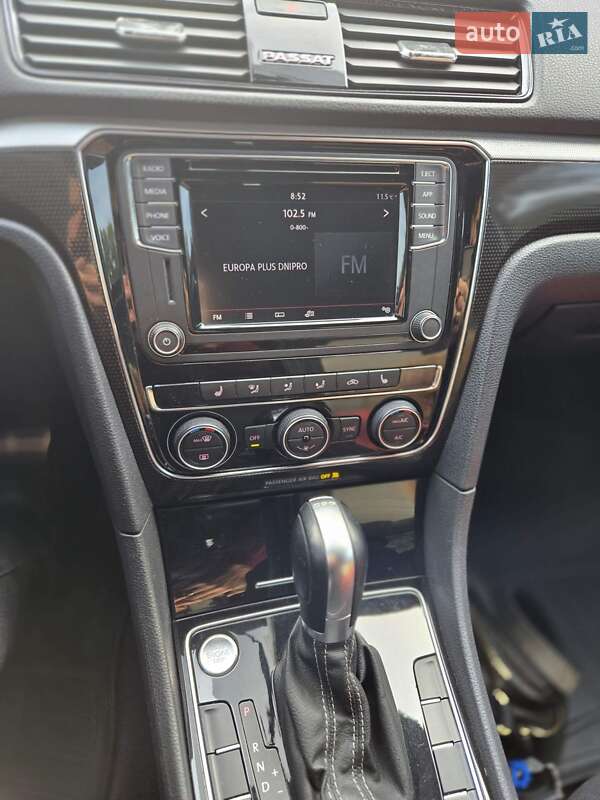 Седан Volkswagen Passat 2018 в Днепре