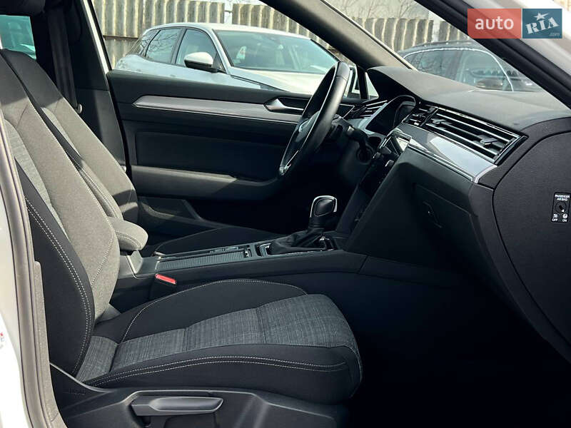 Универсал Volkswagen Passat 2021 в Луцке