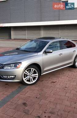 Седан Volkswagen Passat 2013 в Киеве