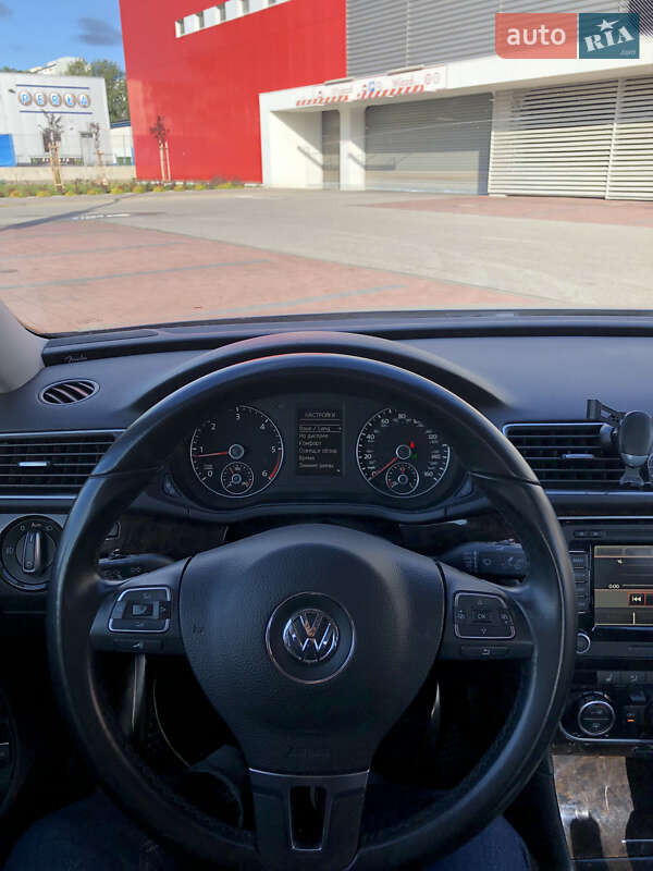 Седан Volkswagen Passat 2013 в Киеве