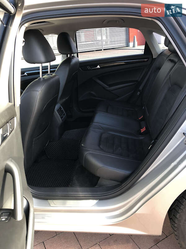 Седан Volkswagen Passat 2013 в Киеве