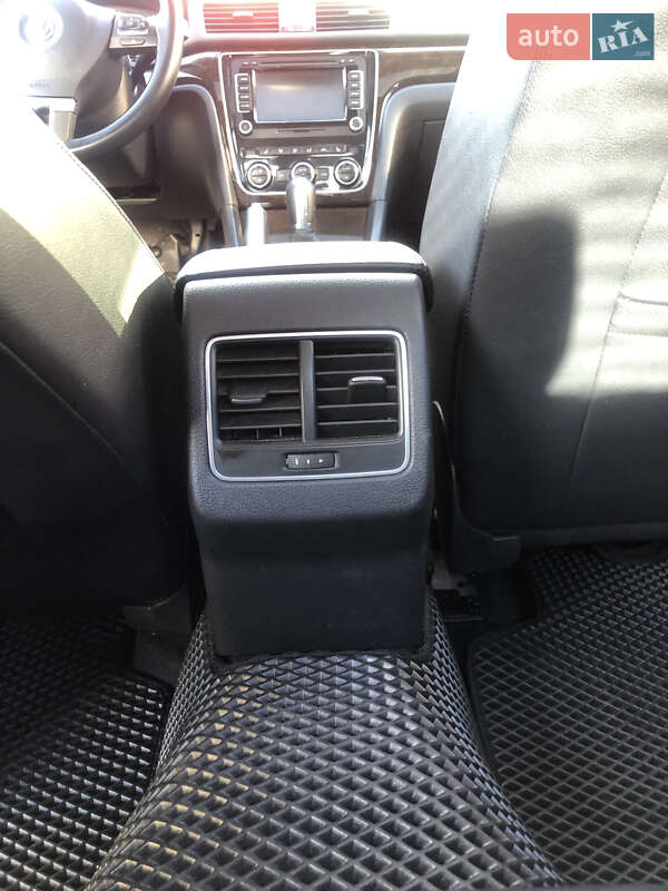 Седан Volkswagen Passat 2013 в Киеве