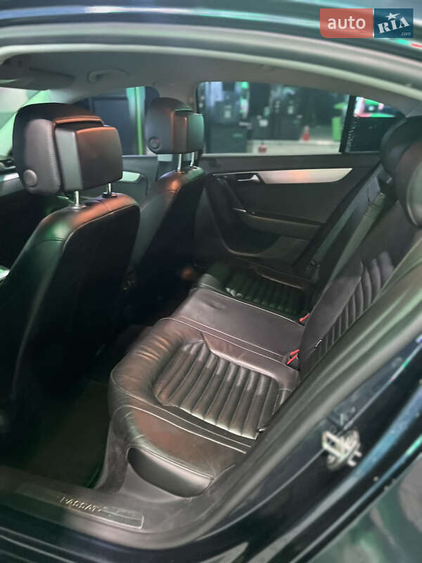 Седан Volkswagen Passat 2013 в Києві