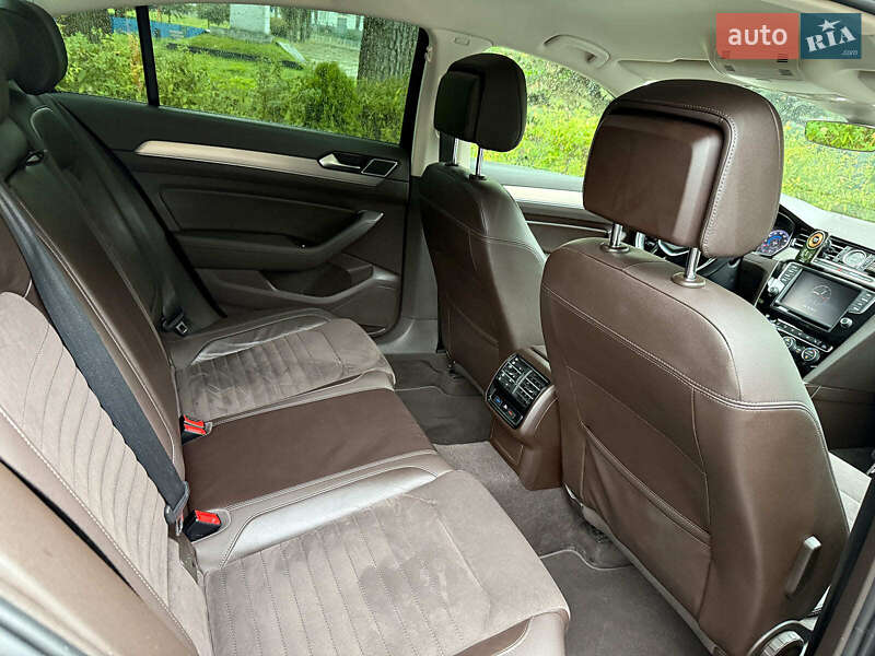 Седан Volkswagen Passat 2015 в Киеве