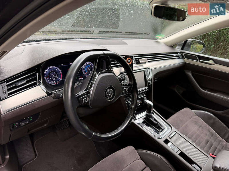 Седан Volkswagen Passat 2015 в Киеве