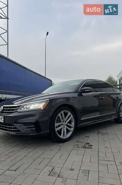 Седан Volkswagen Passat 2016 в Киеве